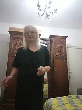 MatureElegantWidow online show from 06/18/26, 11:43