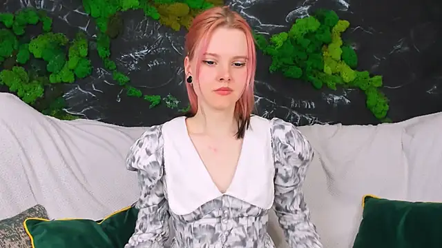 Lina Veyra online show from 04/07/26, 12:51