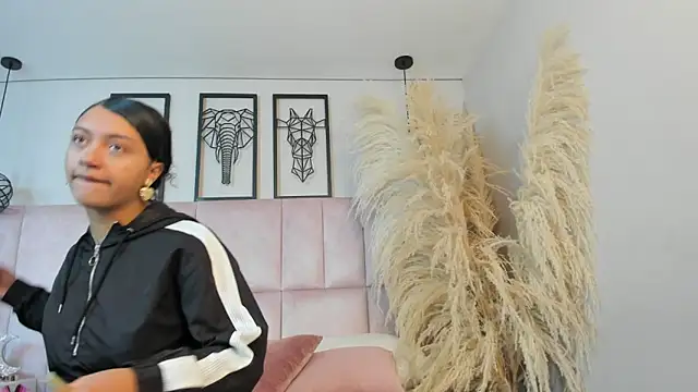 Snapshot of Vaithiare_stone chatting on 04/06/26, 12:17 Vaithiare stone online show from 04/06/26, 12:17