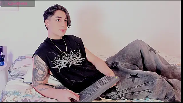 Snapshot of Thiago_angel chatting on 05/31/26, 03:12 Thiago angel online show from 05/31/26, 03:12