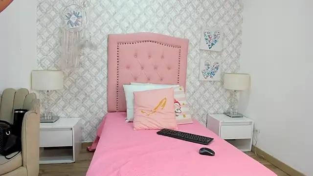 Snapshot of sofia_martinez_9 chatting on 05/15/26, 07:23 sofia martinez 9 online show from 05/15/26, 07:23