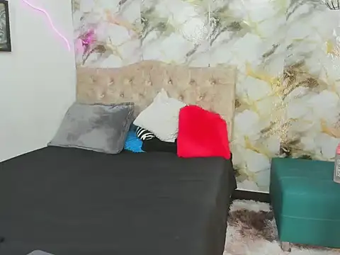 Kim strawberry online show from 04/10/26, 04:47