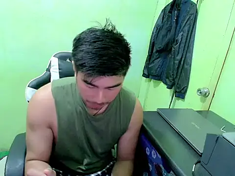 Snapshot of Hunkfireman chatting on 05/13/26, 11:45 Hunkfireman online show from 05/13/26, 11:45