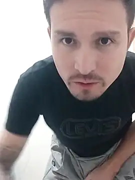 Snapshot of Joelcio19cm chatting on 04/12/26, 06:05 Joelcio19cm online show from 04/12/26, 06:05