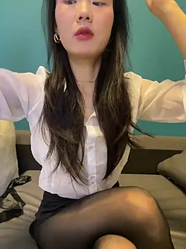 Snapshot of ZHJKS9988 chatting on 04/12/26, 01:53 ZHJKS9988 online show from 04/12/26, 01:53