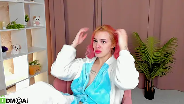 Snapshot of Hannah_Mc_kay chatting on 04/14/26, 01:27 Hannah Mc kay online show from 04/14/26, 01:27