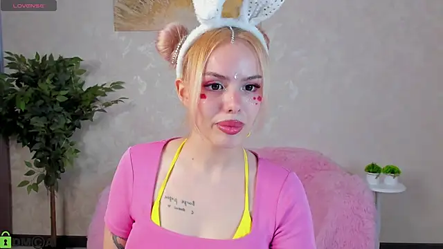 Snapshot of Hannah_Mc_kay chatting on 04/11/26, 12:31 Hannah Mc kay online show from 04/11/26, 12:31