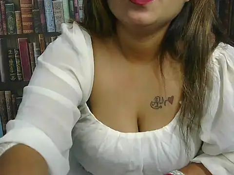 velvet-charmm online show from 04/11/26, 05:37