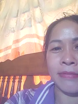 Snapshot of -Luni- chatting on 06/18/26, 02:43 -Luni- online show from 06/18/26, 02:43