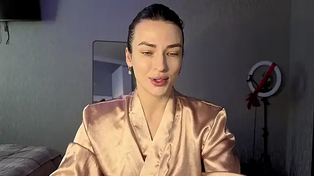 Kira  love1 online show from 05/17/26, 11:54