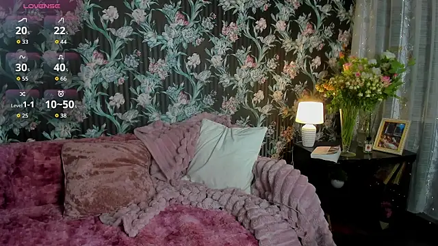 DeliaCrystal online show from 04/14/26, 09:31