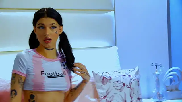 Snapshot of YasminnStorm chatting on 04/16/26, 04:35 YasminnStorm online show from 04/16/26, 04:35