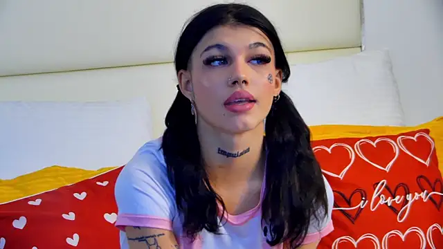 Snapshot of YasminnStorm chatting on 05/08/26, 04:38 YasminnStorm online show from 05/08/26, 04:38