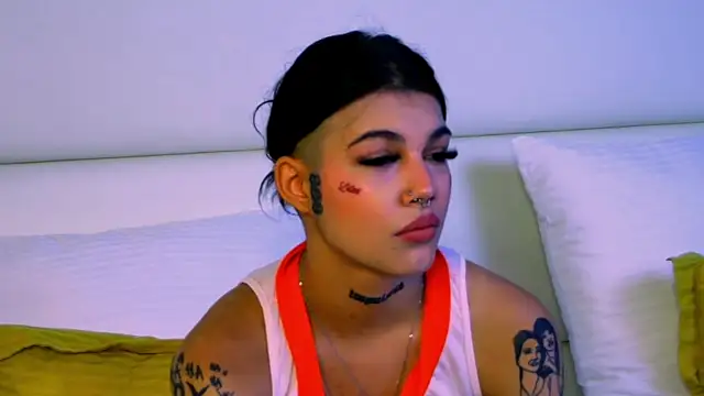 Snapshot of YasminnStorm chatting on 06/16/26, 04:23 YasminnStorm online show from 06/16/26, 04:23