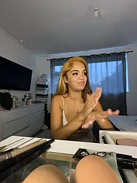 Snapshot of Jasminebrownx chatting on 06/19/26, 08:14 Jasminebrownx online show from 06/19/26, 08:14