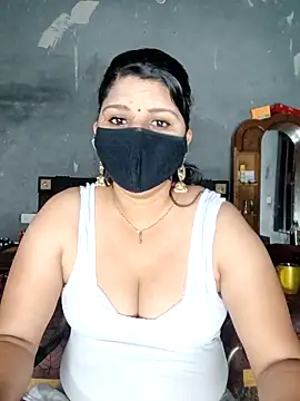 Snapshot of Riyashrma001 chatting on 04/11/26, 05:27 Riyashrma001 online show from 04/11/26, 05:27