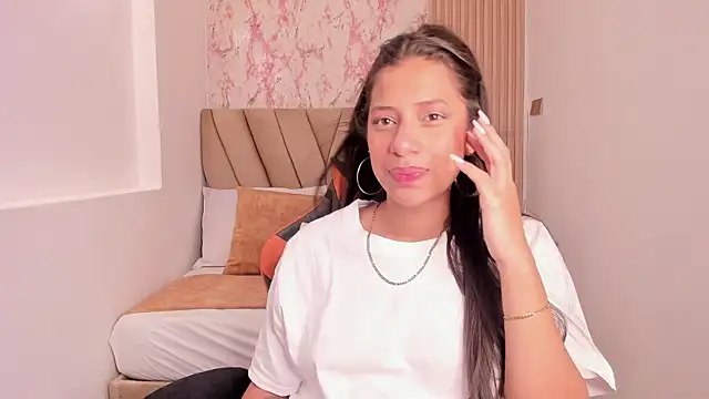 Snapshot of Atiena_ chatting on 04/13/26, 08:13 Atiena online show from 04/13/26, 08:13