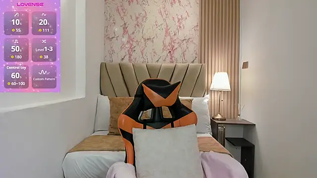 Snapshot of Atiena_ chatting on 04/14/26, 06:35 Atiena online show from 04/14/26, 06:35