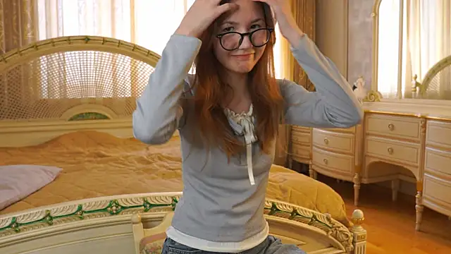 Snapshot of KristyMcgough chatting on 04/12/26, 10:29 KristyMcgough online show from 04/12/26, 10:29