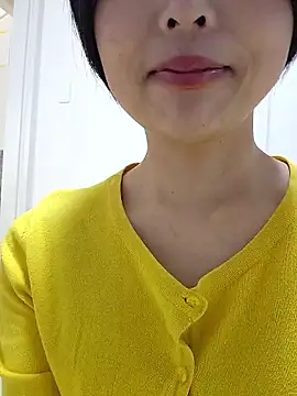 Snapshot of xx_Honoka_xx chatting on 04/14/26, 12:04 xx Honoka xx online show from 04/14/26, 12:04