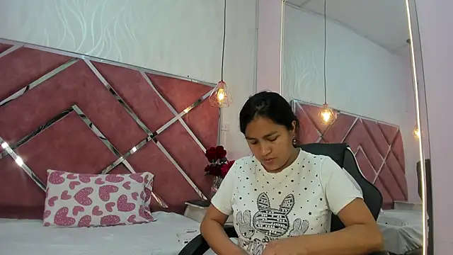 Snapshot of AprilMiiller chatting on 05/21/26, 12:57 AprilMiiller online show from 05/21/26, 12:57