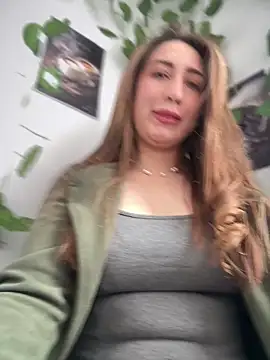 Snapshot of suzy-111 chatting on 04/12/26, 04:32 suzy-111 online show from 04/12/26, 04:32