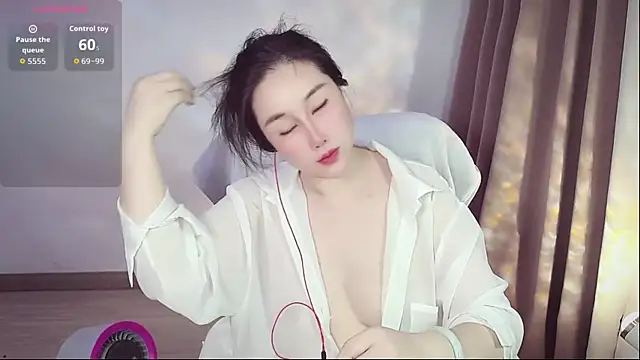 Snapshot of Eva-000 chatting on 07/18/26, 12:47 Eva-000 online show from 07/18/26, 12:47