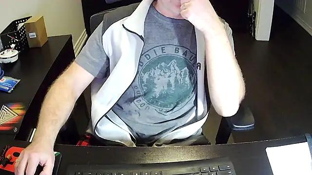 Snapshot of Shalun2000 chatting on 04/08/26, 12:01 Shalun2000 online show from 04/08/26, 12:01