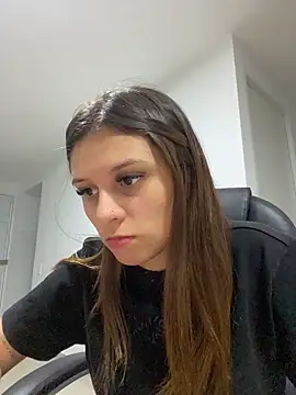 Snapshot of Alison_parkerrr chatting on 04/04/26, 01:45 Alison parkerrr online show from 04/04/26, 01:45