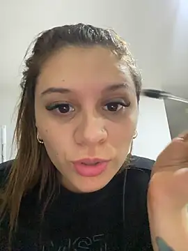 Snapshot of Alison_parkerrr chatting on 04/05/26, 02:07 Alison parkerrr online show from 04/05/26, 02:07