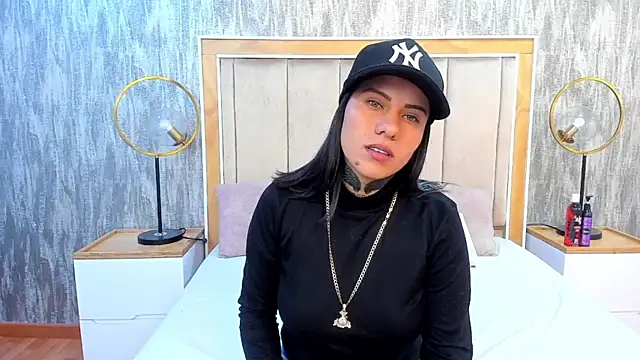 Snapshot of NaomiBDSM chatting on 04/07/26, 02:57 NaomiBDSM online show from 04/07/26, 02:57