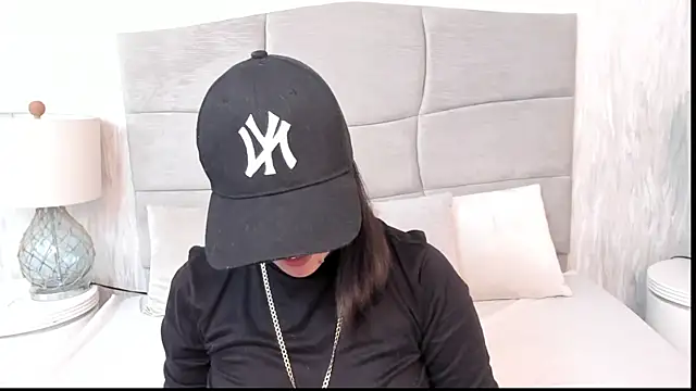 Snapshot of NaomiBDSM chatting on 04/14/26, 04:23 NaomiBDSM online show from 04/14/26, 04:23