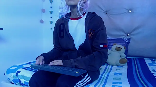 Aleja Scoott  online show from 04/13/26, 05:17