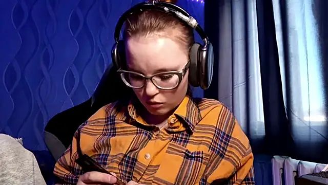 Sheriscute online show from 04/12/26, 01:36