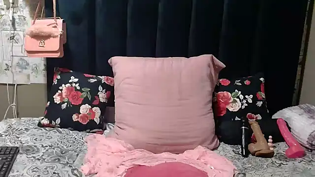 Snapshot of PinkyxGodess chatting on 05/18/26, 10:58 PinkyxGodess online show from 05/18/26, 10:58