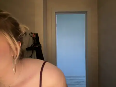 Snapshot of kirtova_ chatting on 06/07/26, 12:43 kirtova online show from 06/07/26, 12:43