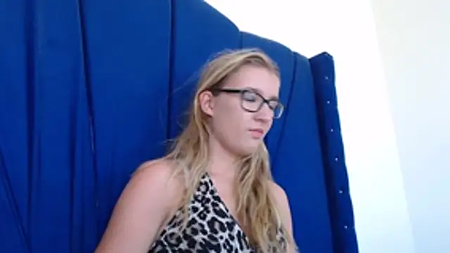 Yennyloves online show from 04/03/26, 08:15