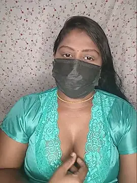 Snapshot of Romantic_Woman chatting on 06/28/26, 06:03 Romantic Woman online show from 06/28/26, 06:03