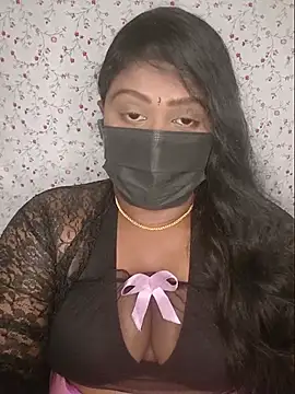 Snapshot of Romantic_Woman chatting on 06/19/26, 06:03 Romantic Woman online show from 06/19/26, 06:03