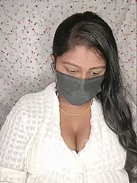Snapshot of Romantic_Woman chatting on 06/22/26, 06:27 Romantic Woman online show from 06/22/26, 06:27