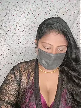 Snapshot of Romantic_Woman chatting on 06/30/26, 05:57 Romantic Woman online show from 06/30/26, 05:57