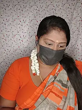Snapshot of Romantic_Woman chatting on 07/13/26, 05:56 Romantic Woman online show from 07/13/26, 05:56