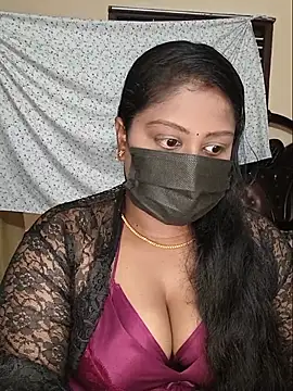 Romantic Woman online show from 05/18/26, 04:12