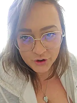 Snapshot of nika-W chatting on 04/26/26, 10:01 nika-W online show from 04/26/26, 10:01