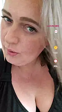 Snapshot of nika-W chatting on 07/10/26, 05:35 nika-W online show from 07/10/26, 05:35