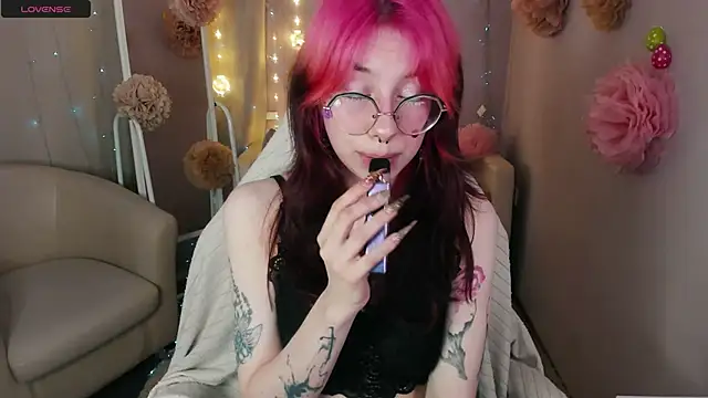 Alice Nyx online show from 04/04/26, 08:26