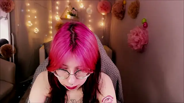 Snapshot of Alice_Nyx chatting on 04/16/26, 08:42 Alice Nyx online show from 04/16/26, 08:42