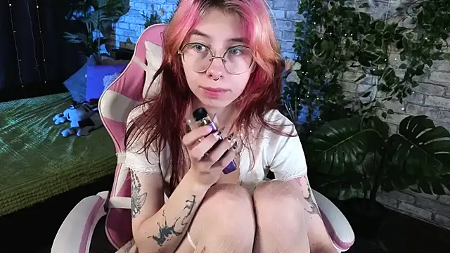 Snapshot of Alice_Nyx chatting on 07/05/26, 08:37 Alice Nyx online show from 07/05/26, 08:37