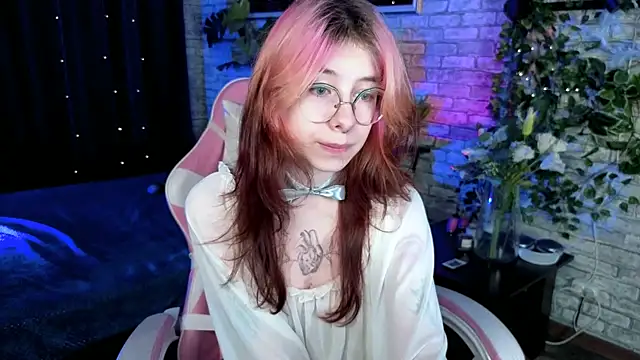 Snapshot of Alice_Nyx chatting on 07/04/26, 08:35 Alice Nyx online show from 07/04/26, 08:35