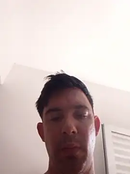 Roger1986  online show from 04/05/26, 03:08